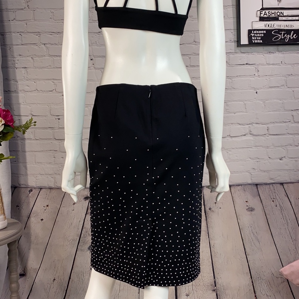 WHITE HOUSE|BLACK MARKET Black Skirt Size: 2 - Picture 4 of 17